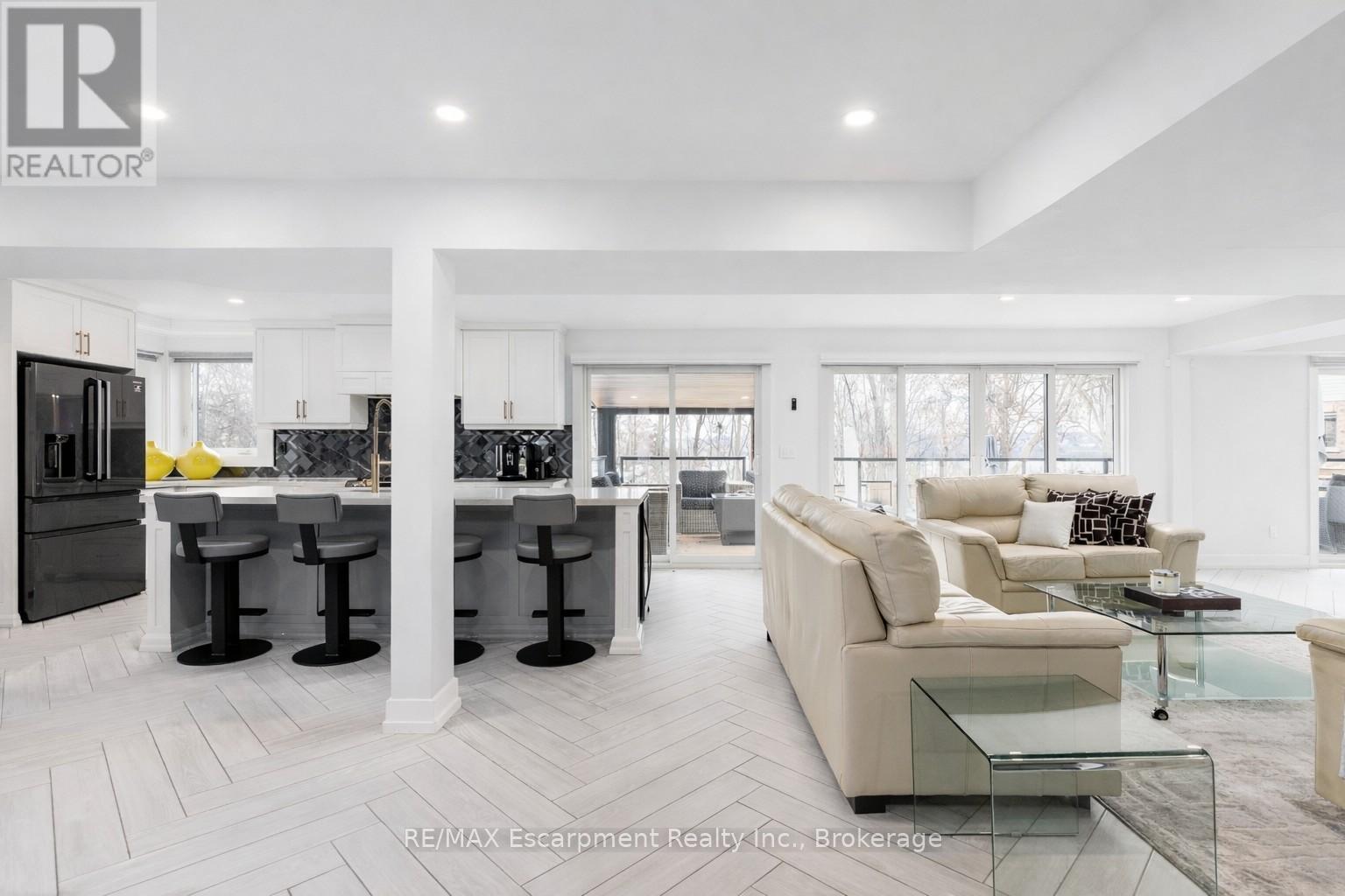 676 Bayshore Boulevard, Burlington, Ontario  L7T 1T2 - Photo 6 - W12954402