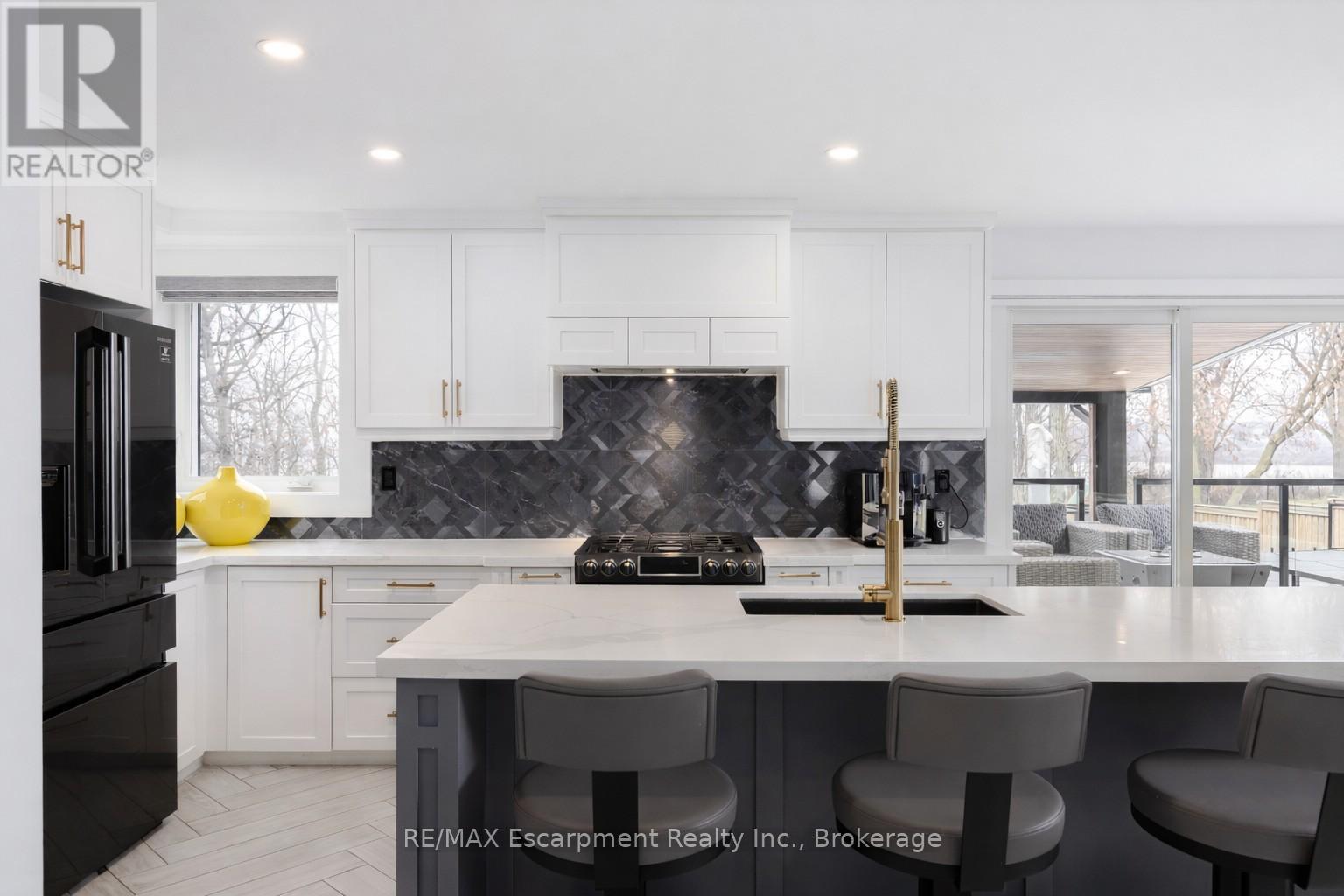 676 Bayshore Boulevard, Burlington, Ontario  L7T 1T2 - Photo 8 - W12954402