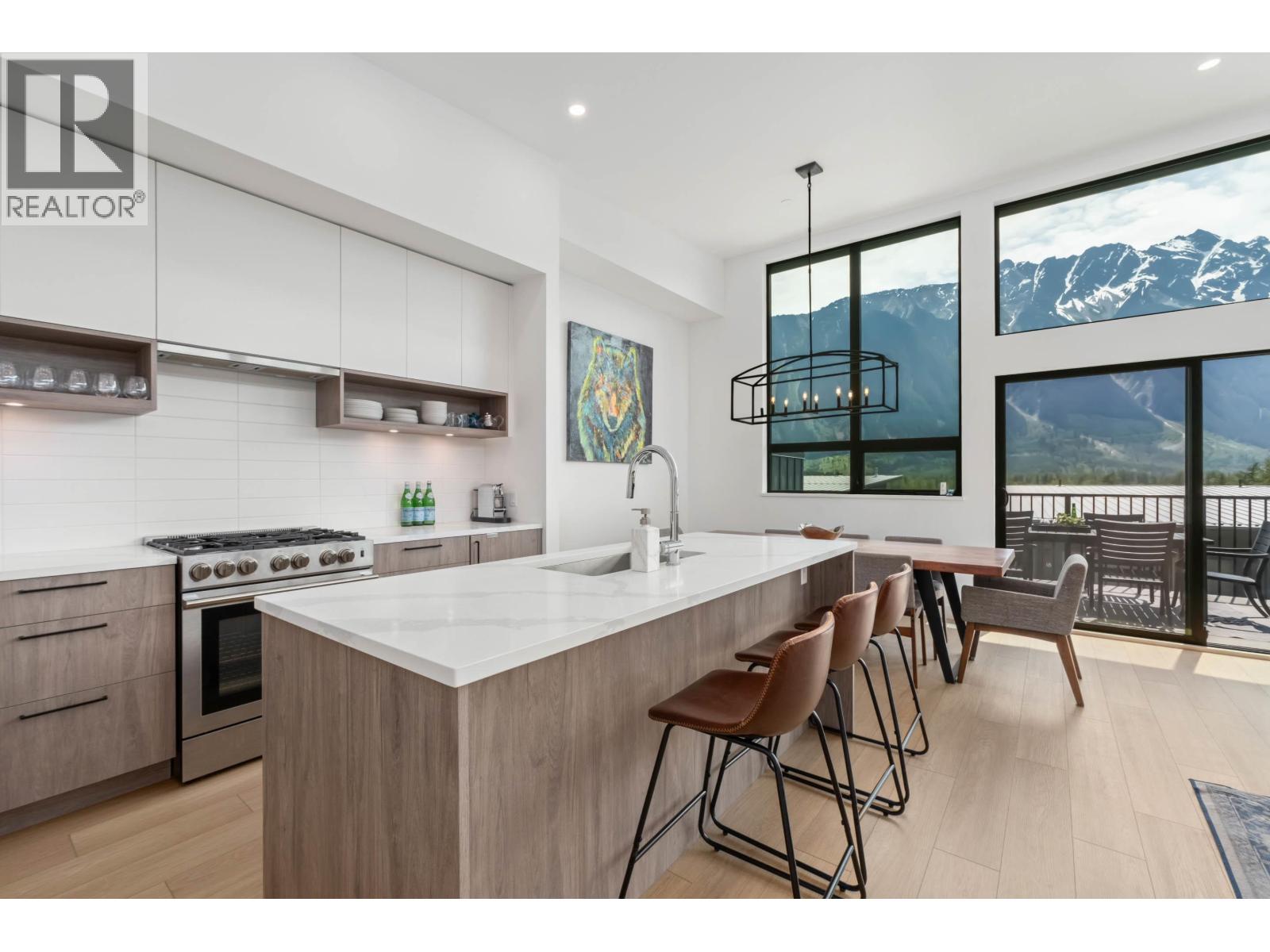 36 4000 Sunstone Way, Pemberton, British Columbia V0N 2L3 - Photo 3 - R3106749