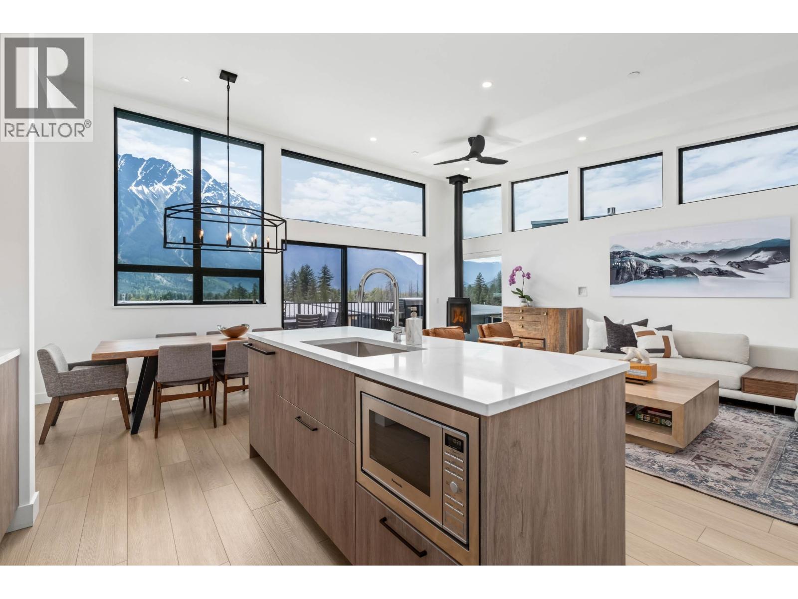 36 4000 Sunstone Way, Pemberton, British Columbia V0N 2L3 - Photo 4 - R3106749