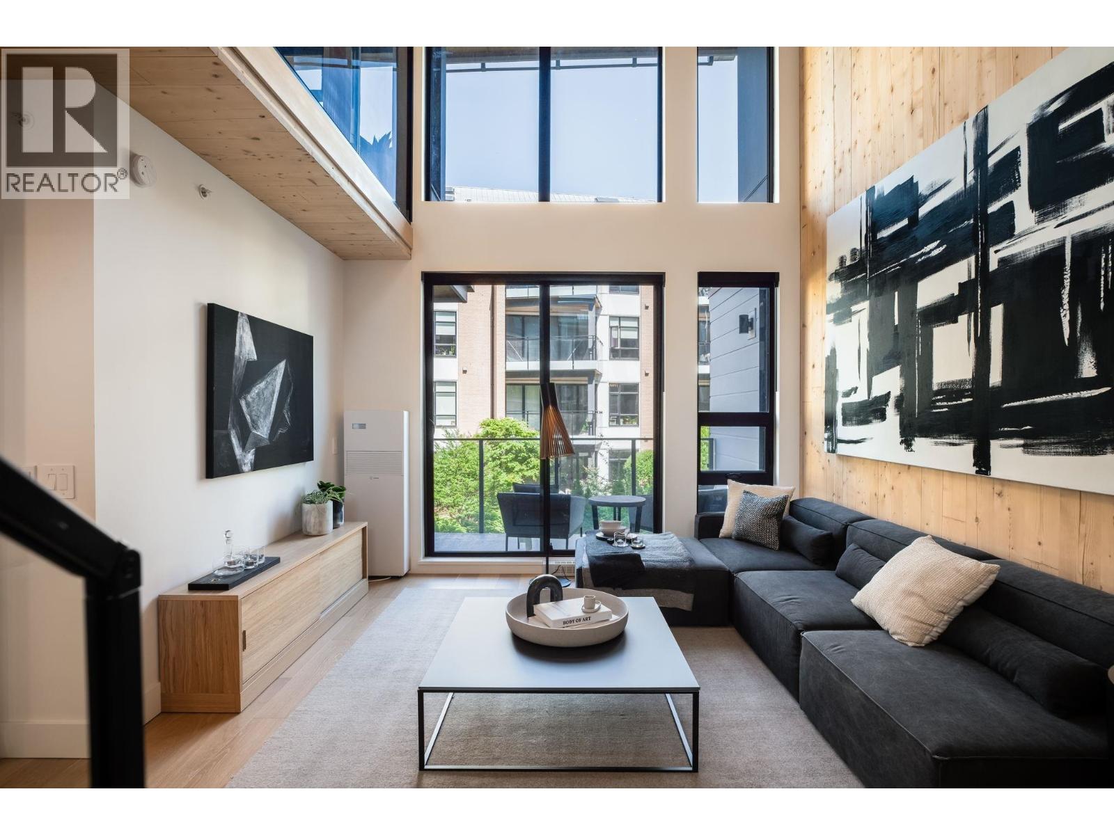 304 310 SALTER STREET, New Westminster, British Columbia