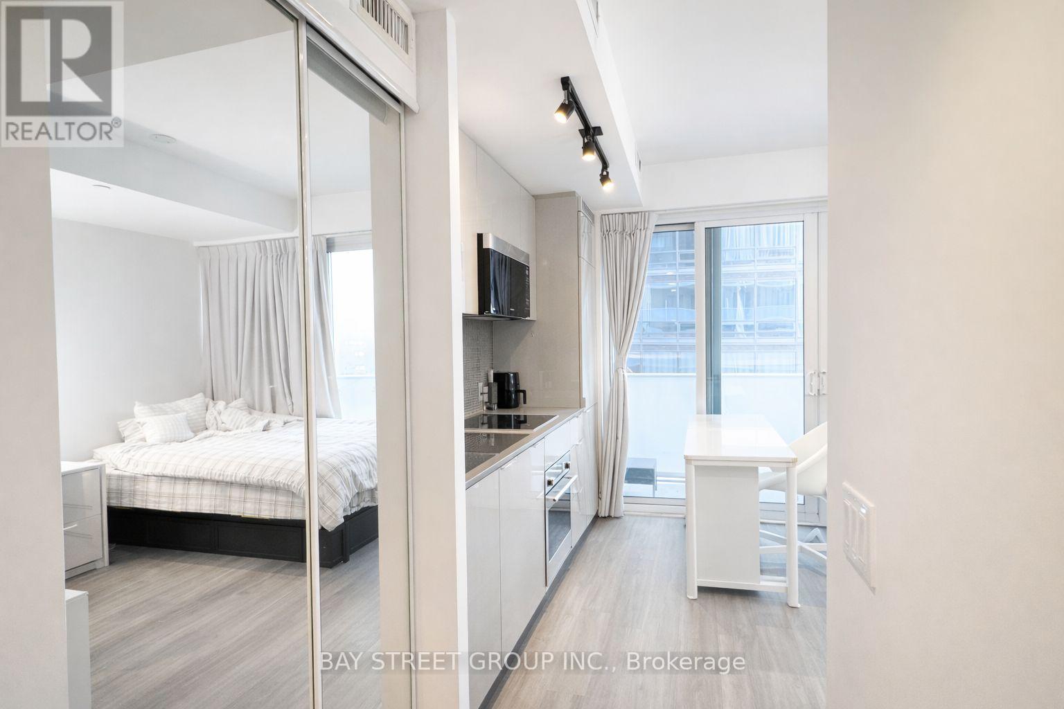 4602 - 7 Grenville Street, Toronto, Ontario  M4Y 0E9 - Photo 6 - C12954166