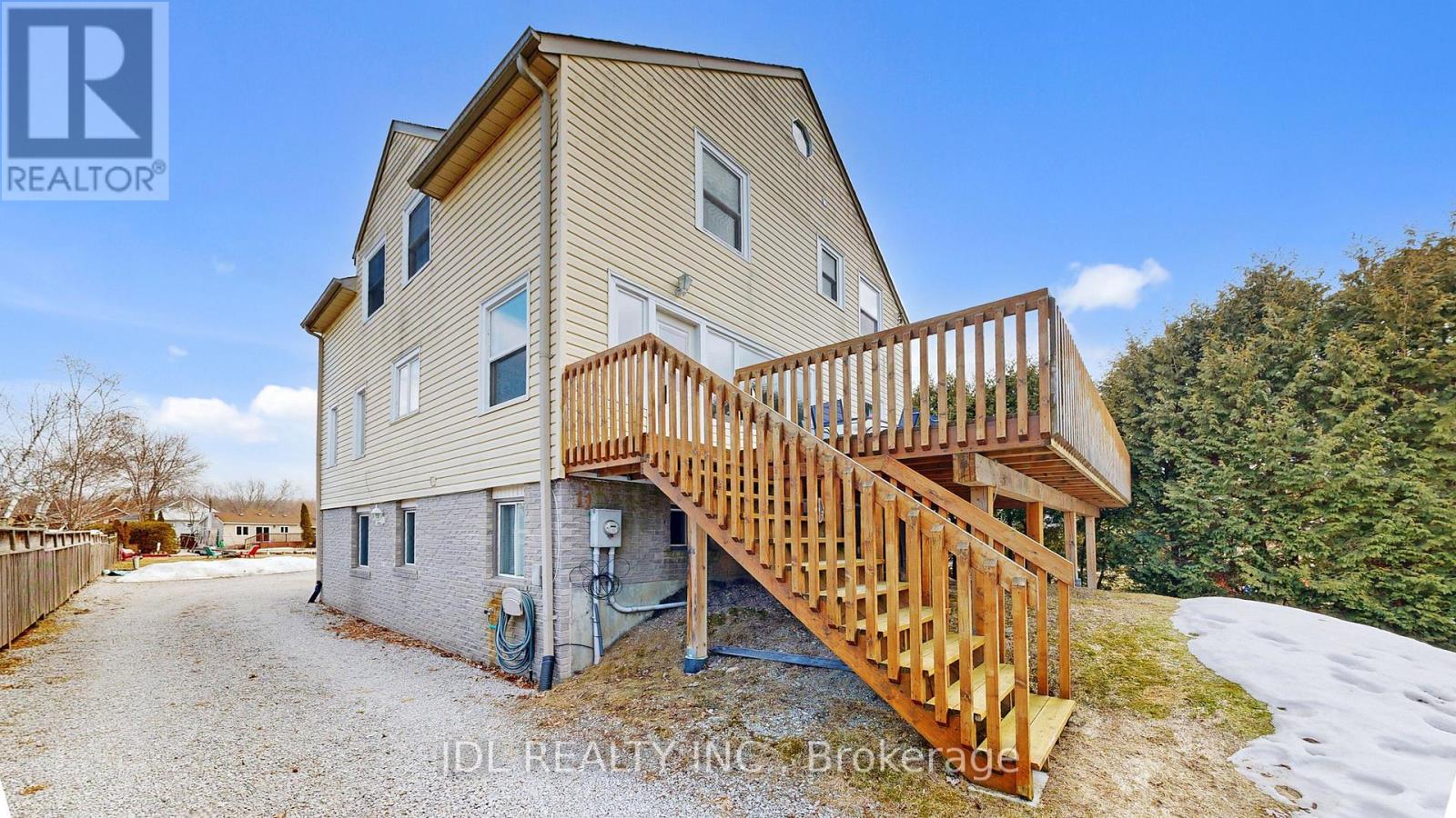 11 Red Robin Road, Georgina, Ontario  L4P 3E9 - Photo 12 - N12939934