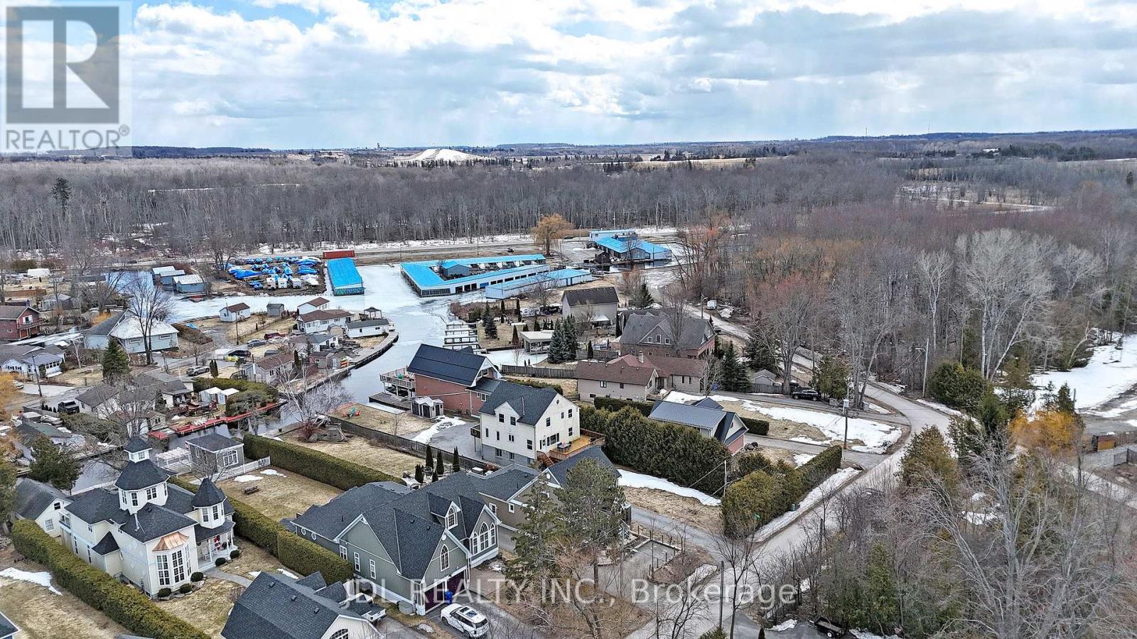 11 Red Robin Road, Georgina, Ontario  L4P 3E9 - Photo 46 - N12939934