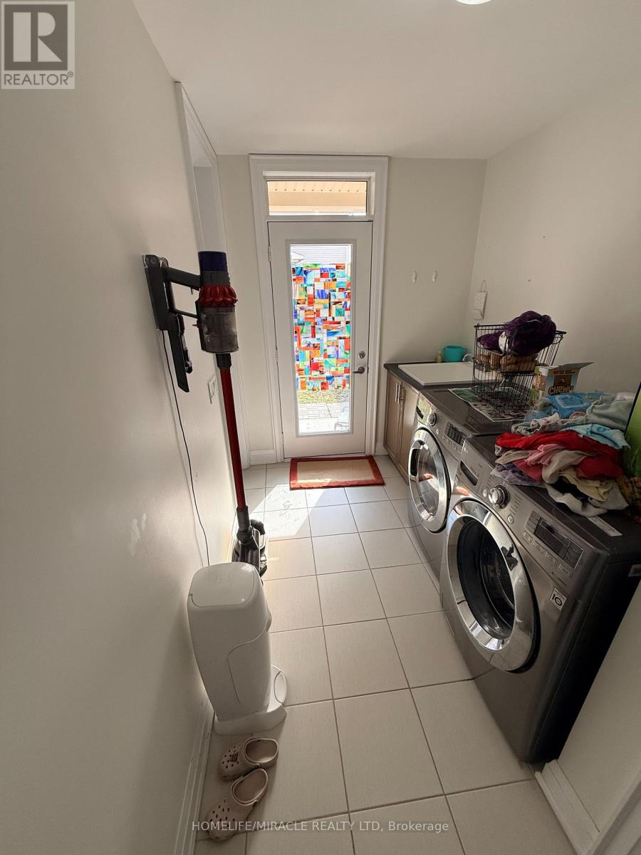 300 Symington Court, Oshawa, Ontario  L1L 0J9 - Photo 15 - E12954416