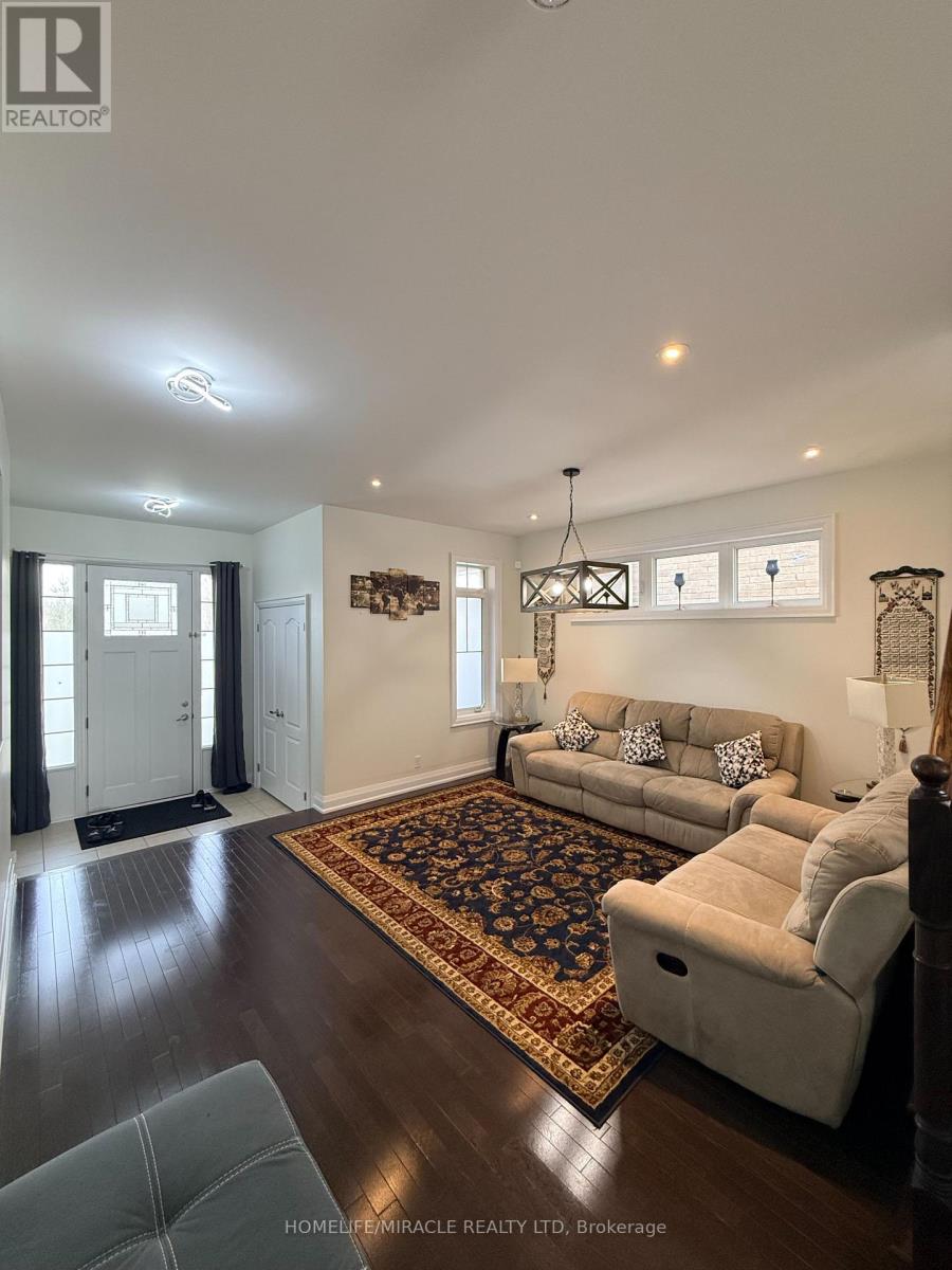 300 Symington Court, Oshawa, Ontario  L1L 0J9 - Photo 9 - E12954416