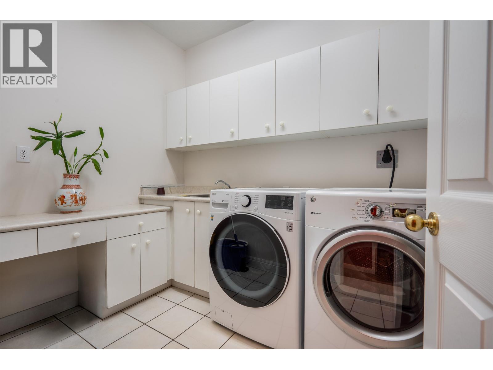 2768 Southcrest Drive, Burnaby, British Columbia  V5A 4V4 - Photo 17 - R3106762