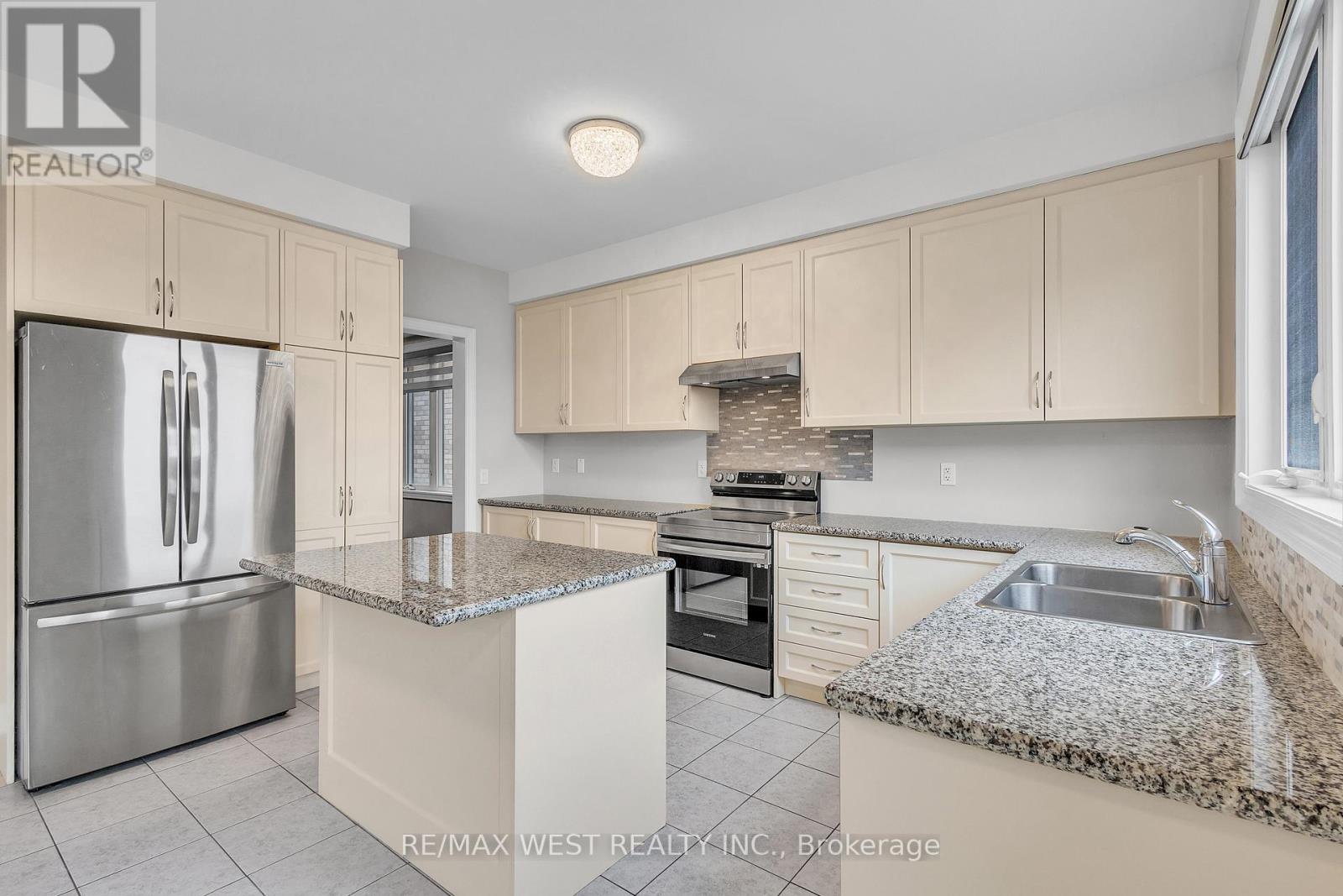 65 Port Royal Avenue, Vaughan, Ontario  L4H 4K6 - Photo 15 - N12954396