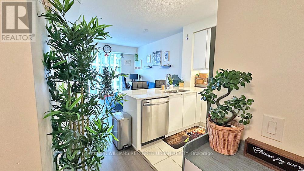 1001 - 50 Thomas Riley Road, Toronto, Ontario  M9B 0C5 - Photo 5 - W12954406