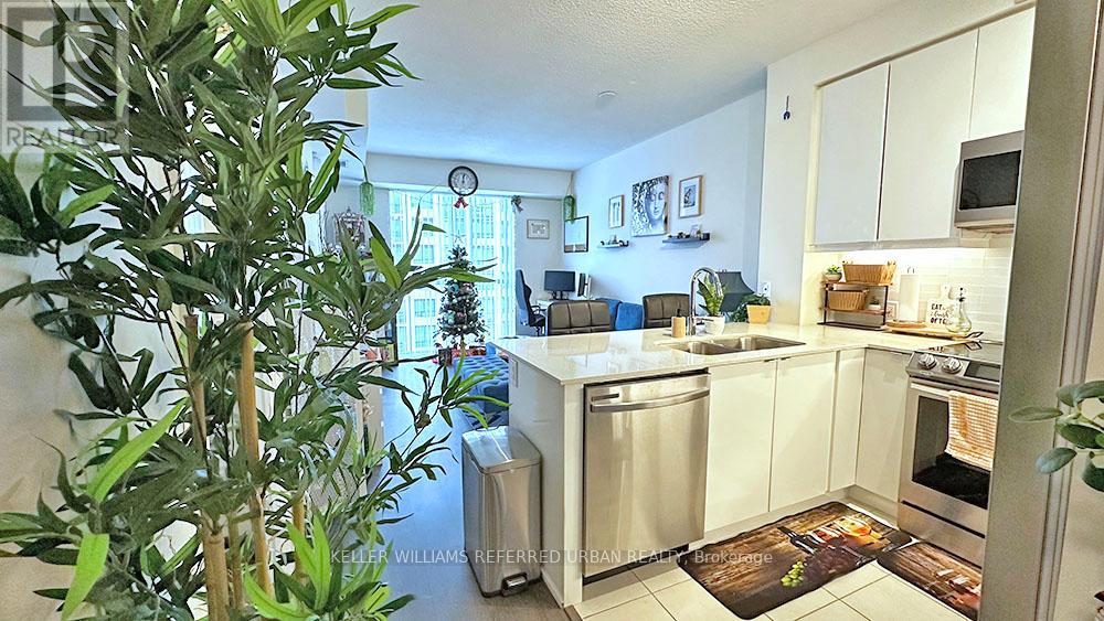 1001 - 50 Thomas Riley Road, Toronto, Ontario  M9B 0C5 - Photo 6 - W12954406