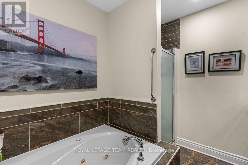 295 Gershwin Private, Ottawa, Ontario  K2H 1G5 - Photo 32 - X12953676