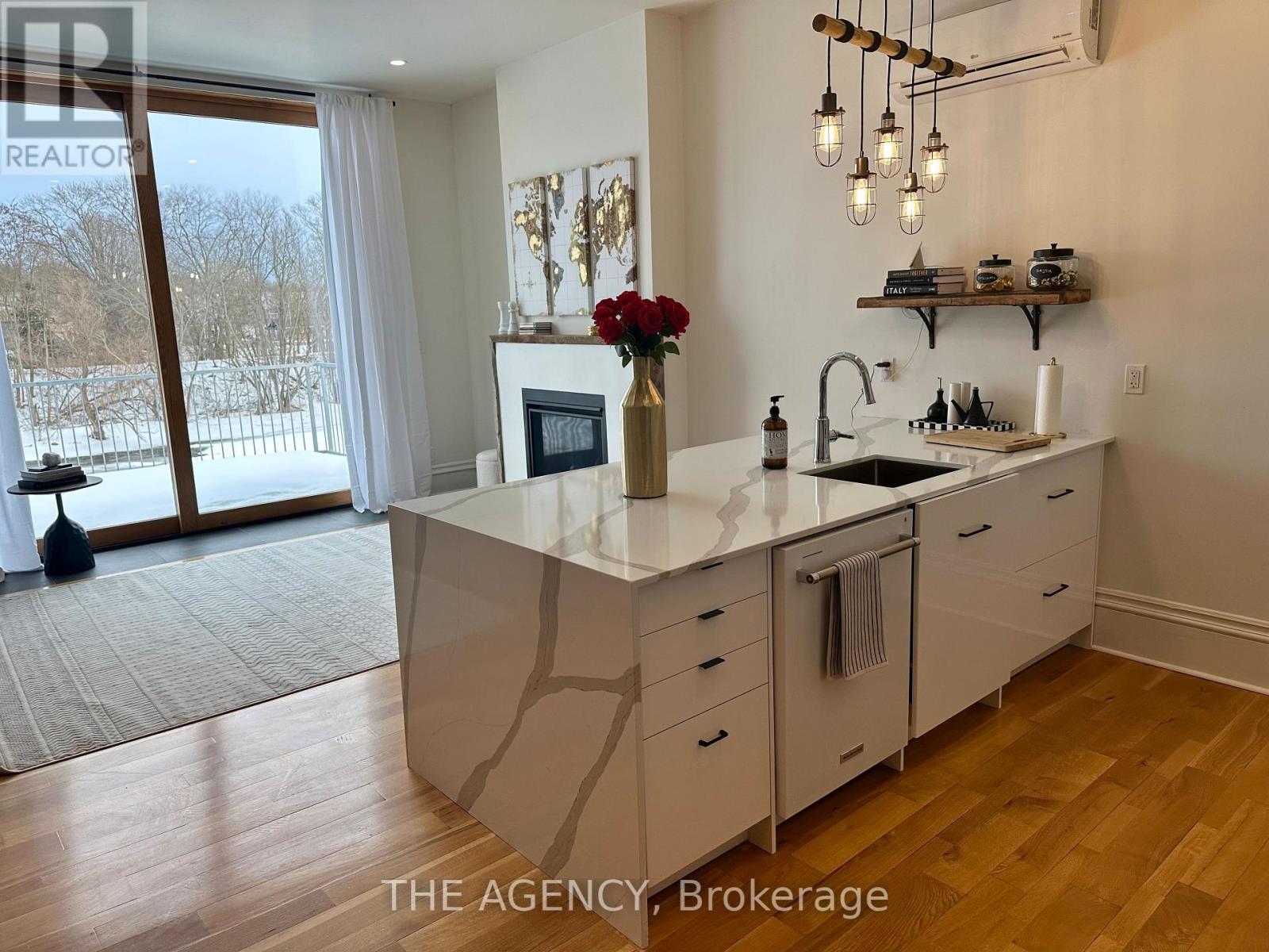 73 Grand River Street N, Brant, Ontario  N3L 2M3 - Photo 3 - X12954432