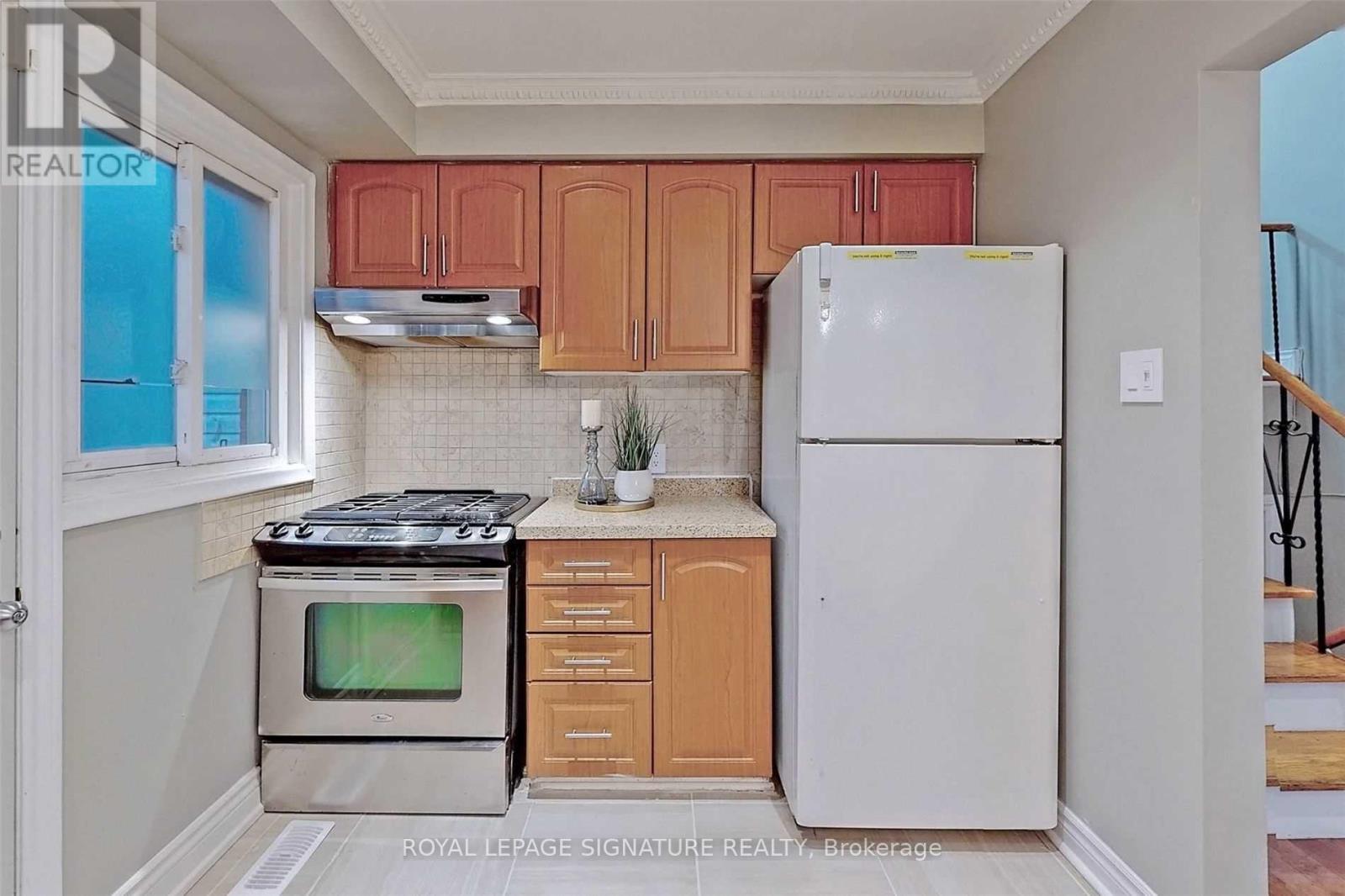 Upper - 65 Holcolm Road, Toronto, Ontario  M2N 2C8 - Photo 7 - C12954466