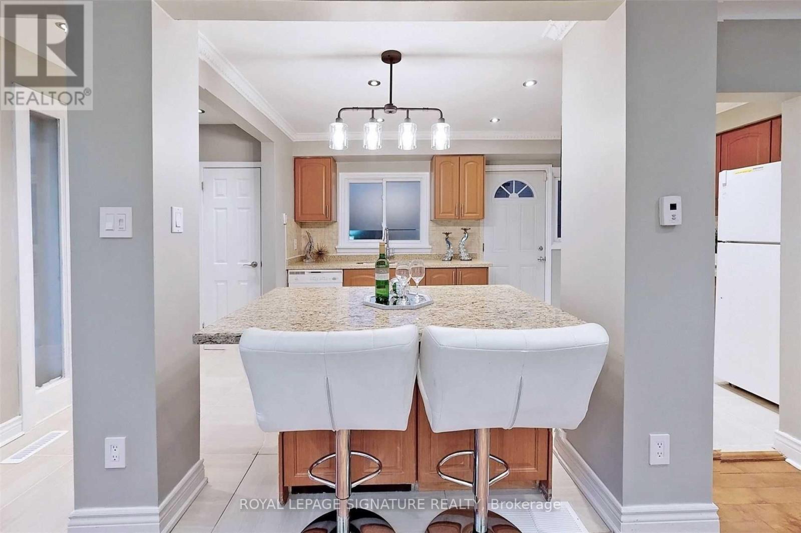 Upper - 65 Holcolm Road, Toronto, Ontario  M2N 2C8 - Photo 8 - C12954466