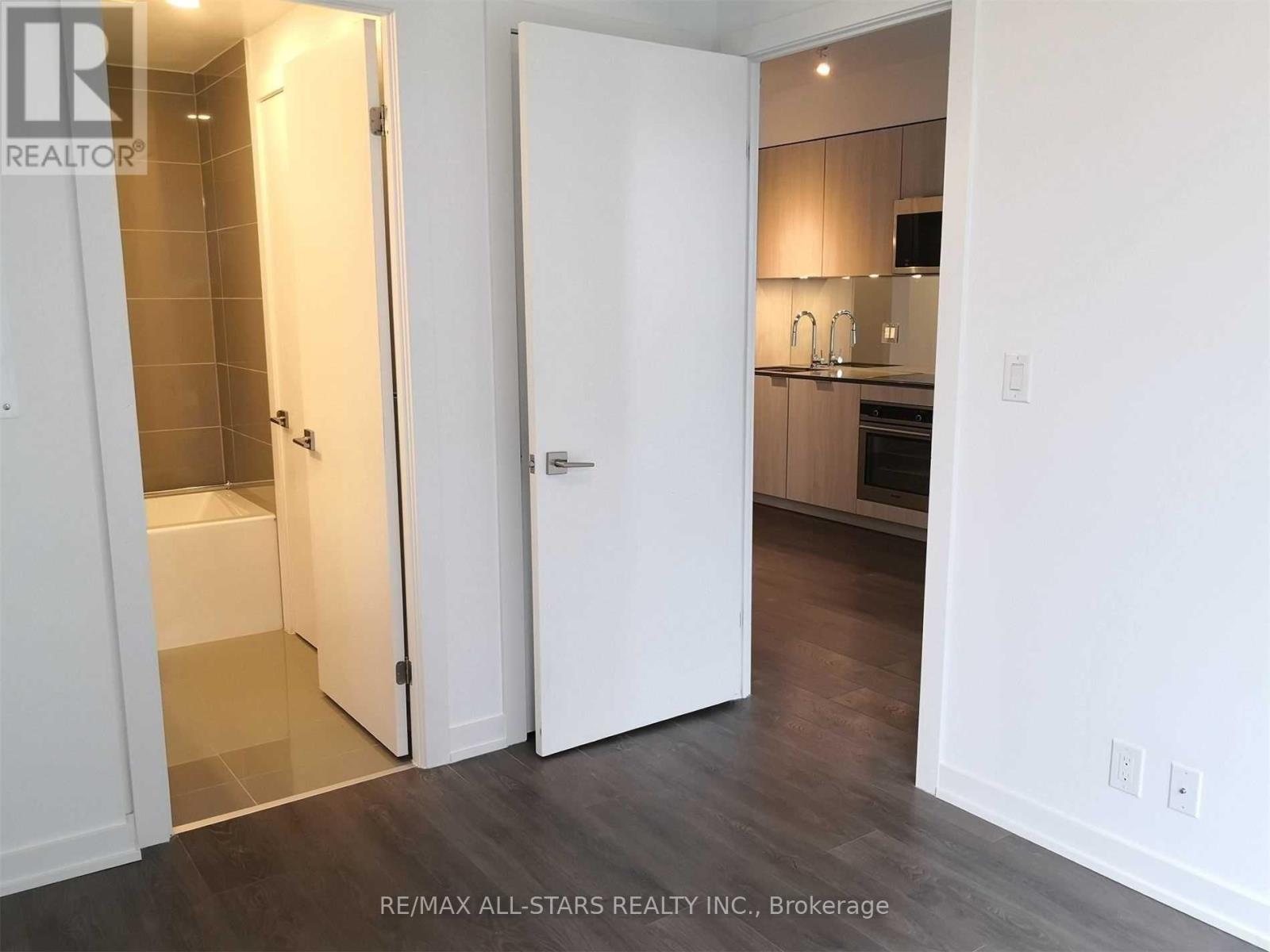 1001 - 609 Avenue Road, Toronto, Ontario  M4V 0B1 - Photo 5 - C12954482