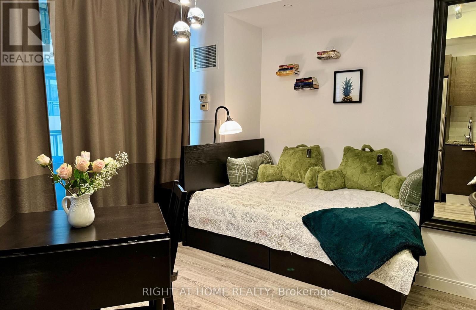 2206 - 42 Charles Street E, Toronto, Ontario  M4Y 1N3 - Photo 14 - C12954486