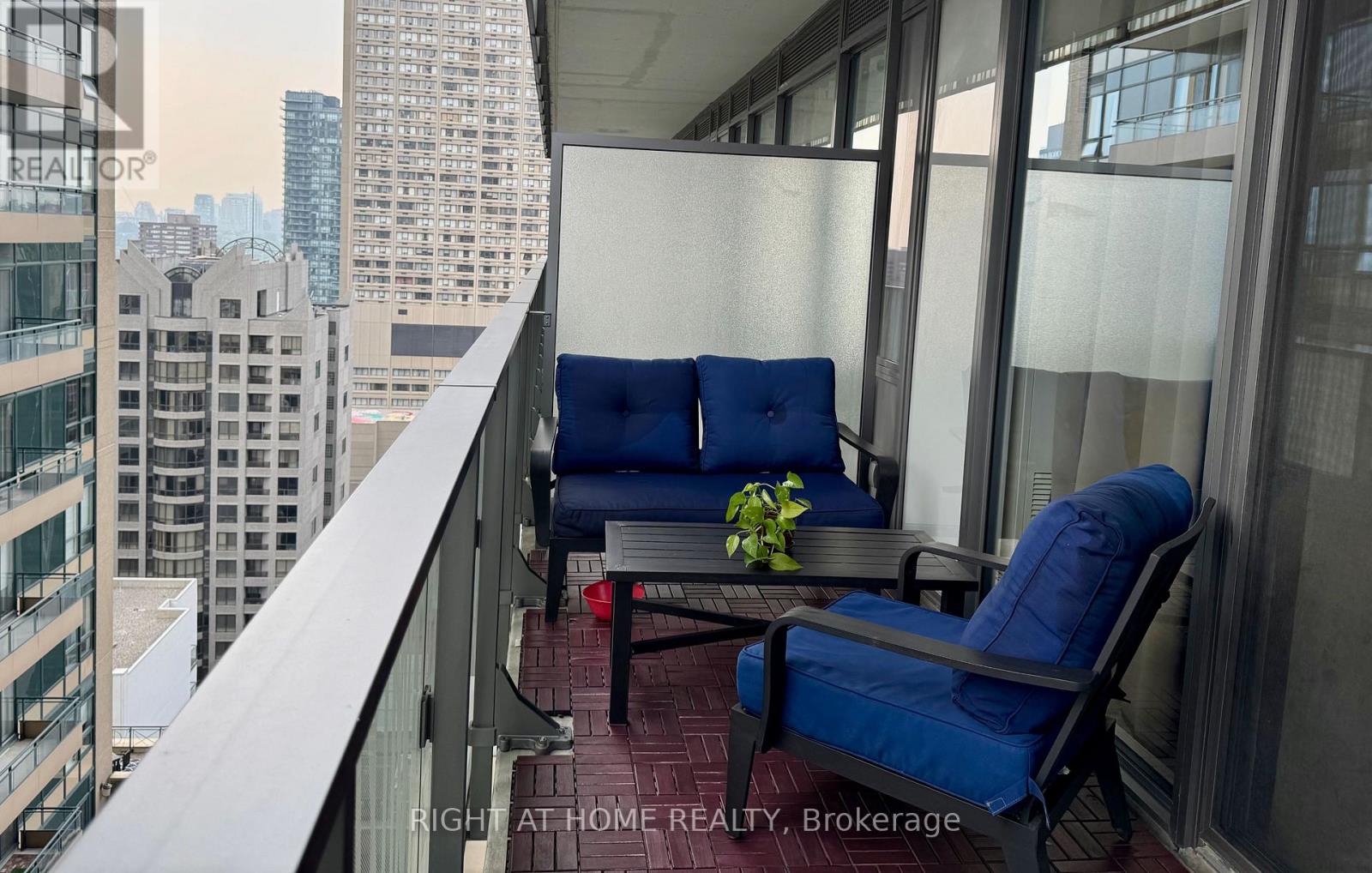 2206 - 42 Charles Street E, Toronto, Ontario  M4Y 1N3 - Photo 17 - C12954486