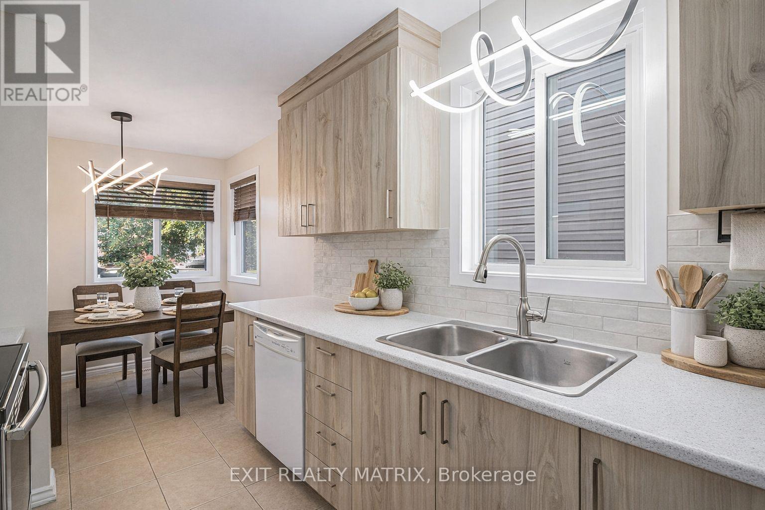 1432 Deavy Way E, Ottawa, Ontario  K1E 2W8 - Photo 4 - X12919766