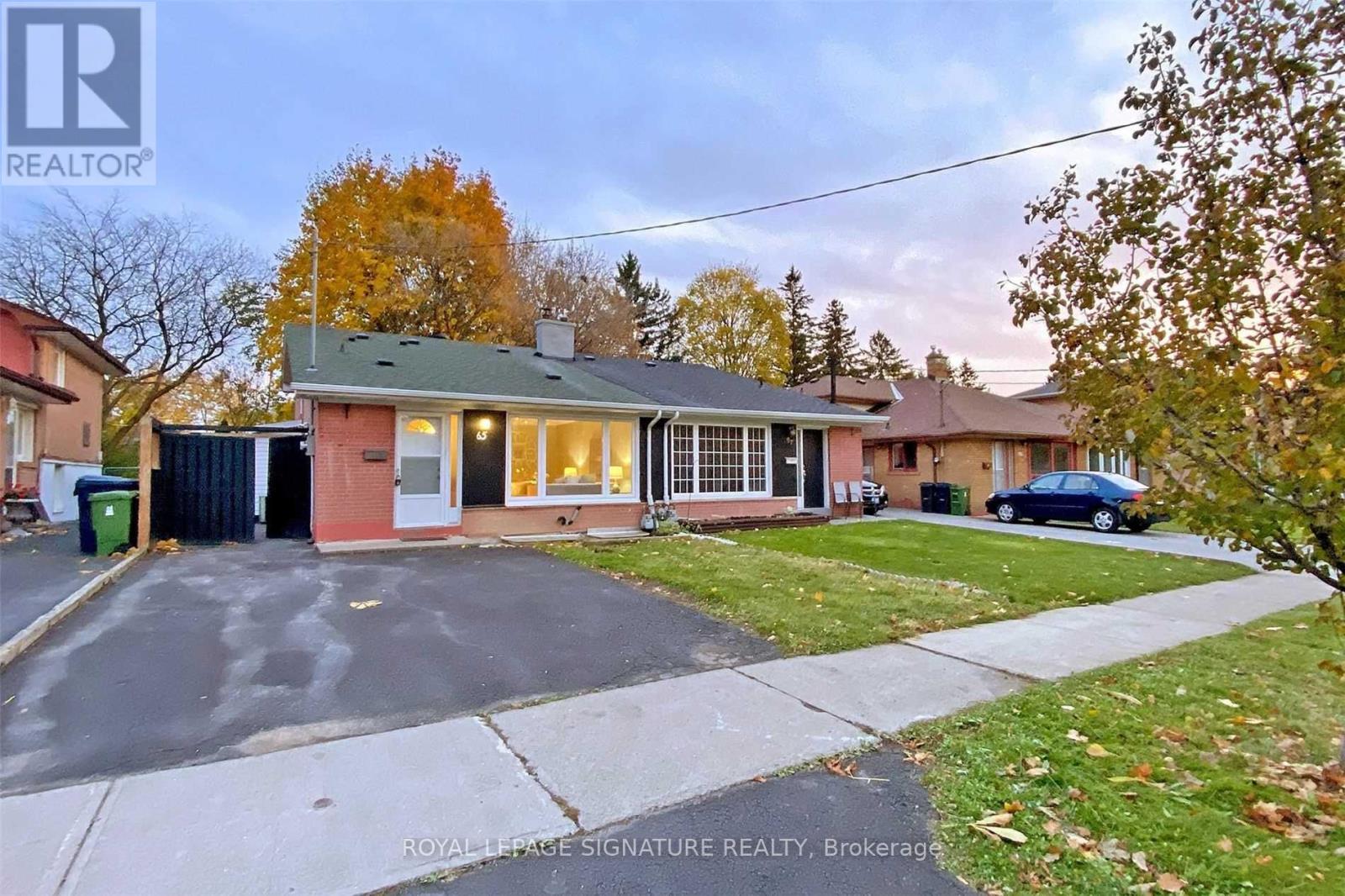 UPPER - 65 HOLCOLM ROAD, Toronto, Ontario