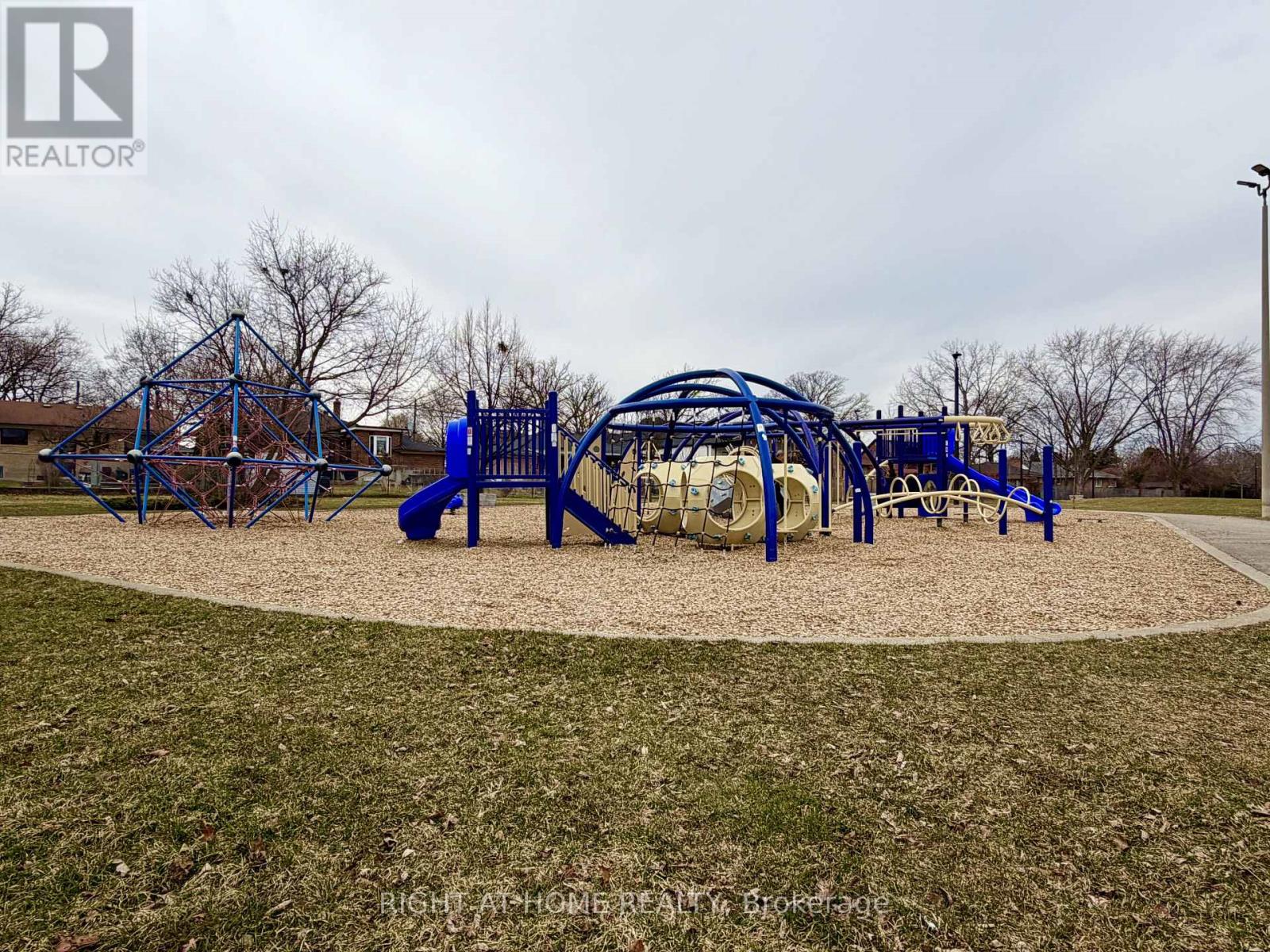 215 Queenslea Avenue, Toronto, Ontario  M9N 3X5 - Photo 48 - W12824770