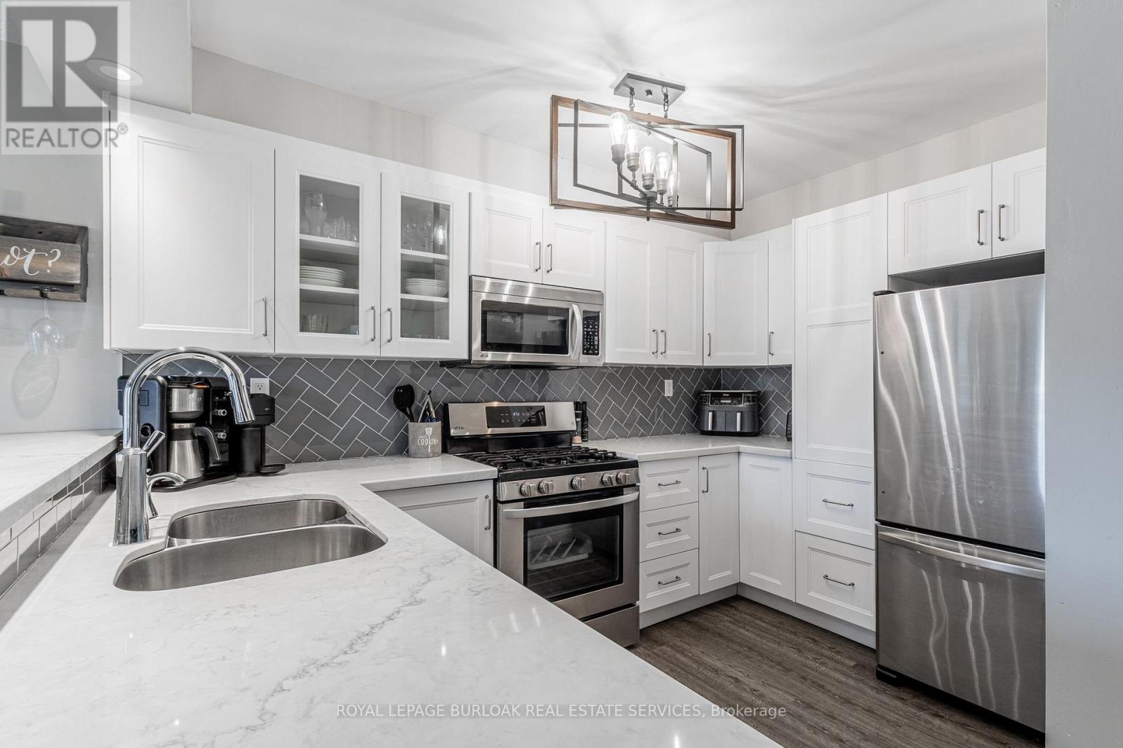 43 - 2065 Amherst Heights Court, Burlington, Ontario  L7P 4S1 - Photo 4 - W12954436