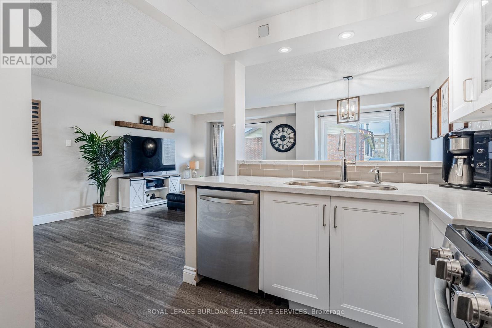 43 - 2065 Amherst Heights Court, Burlington, Ontario  L7P 4S1 - Photo 6 - W12954436