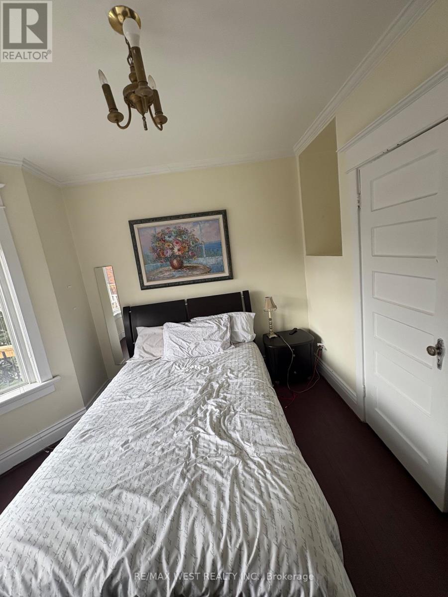 1 - 87 Medland Crescent, Toronto, Ontario  M6P 2N3 - Photo 3 - W12954478