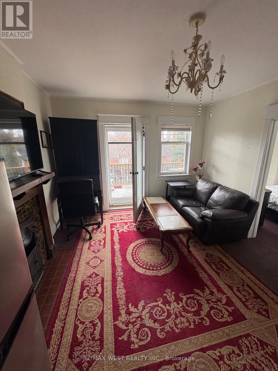 1 - 87 Medland Crescent, Toronto, Ontario  M6P 2N3 - Photo 5 - W12954478