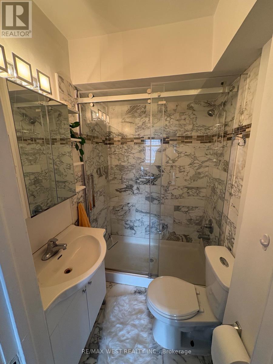 1 - 87 Medland Crescent, Toronto, Ontario  M6P 2N3 - Photo 8 - W12954478