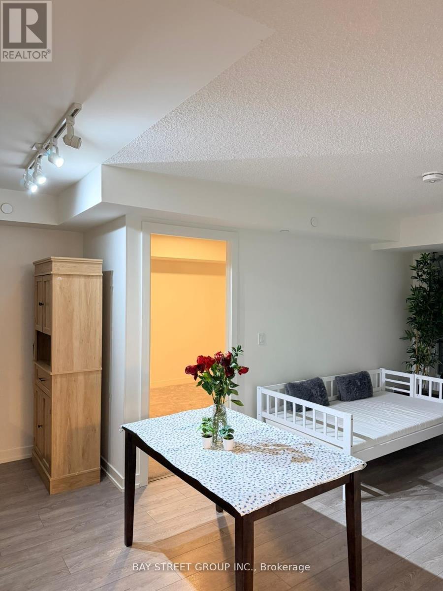 1602 - 10 Wilby Crescent, Toronto, Ontario  M9N 1E5 - Photo 11 - W12954480