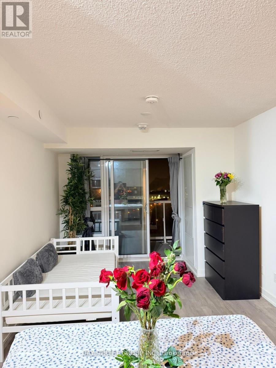 1602 - 10 Wilby Crescent, Toronto, Ontario  M9N 1E5 - Photo 2 - W12954480