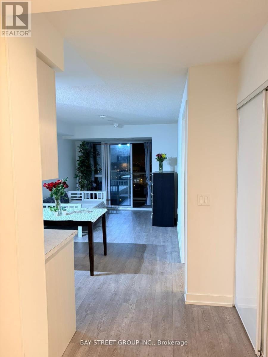 1602 - 10 Wilby Crescent, Toronto, Ontario  M9N 1E5 - Photo 3 - W12954480