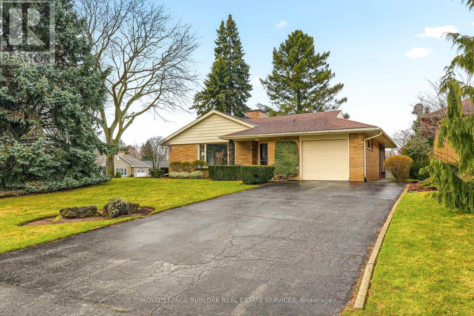 890 FALCON BOULEVARD, Burlington, Ontario