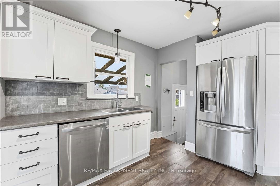 40 Nickerson Avenue, St. Catharines, Ontario  L2N 3M4 - Photo 8 - X12954438