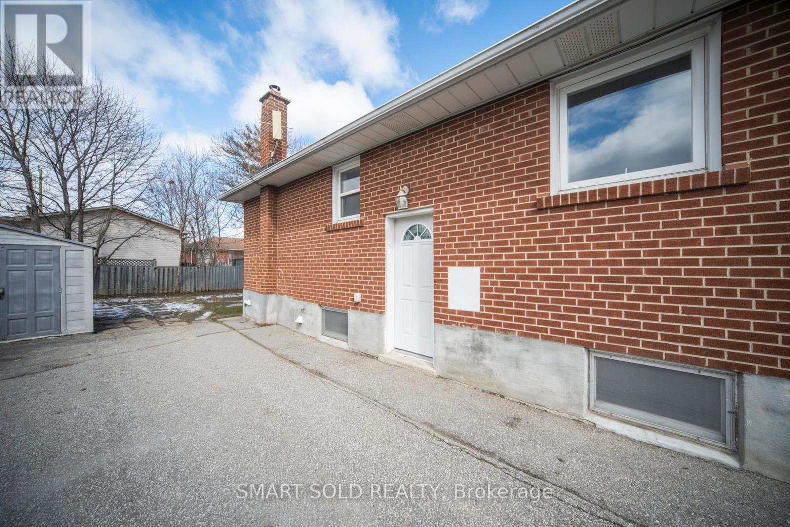 995 Garrard Avenue, Mississauga, Ontario  L5E 1L4 - Photo 33 - W12885392