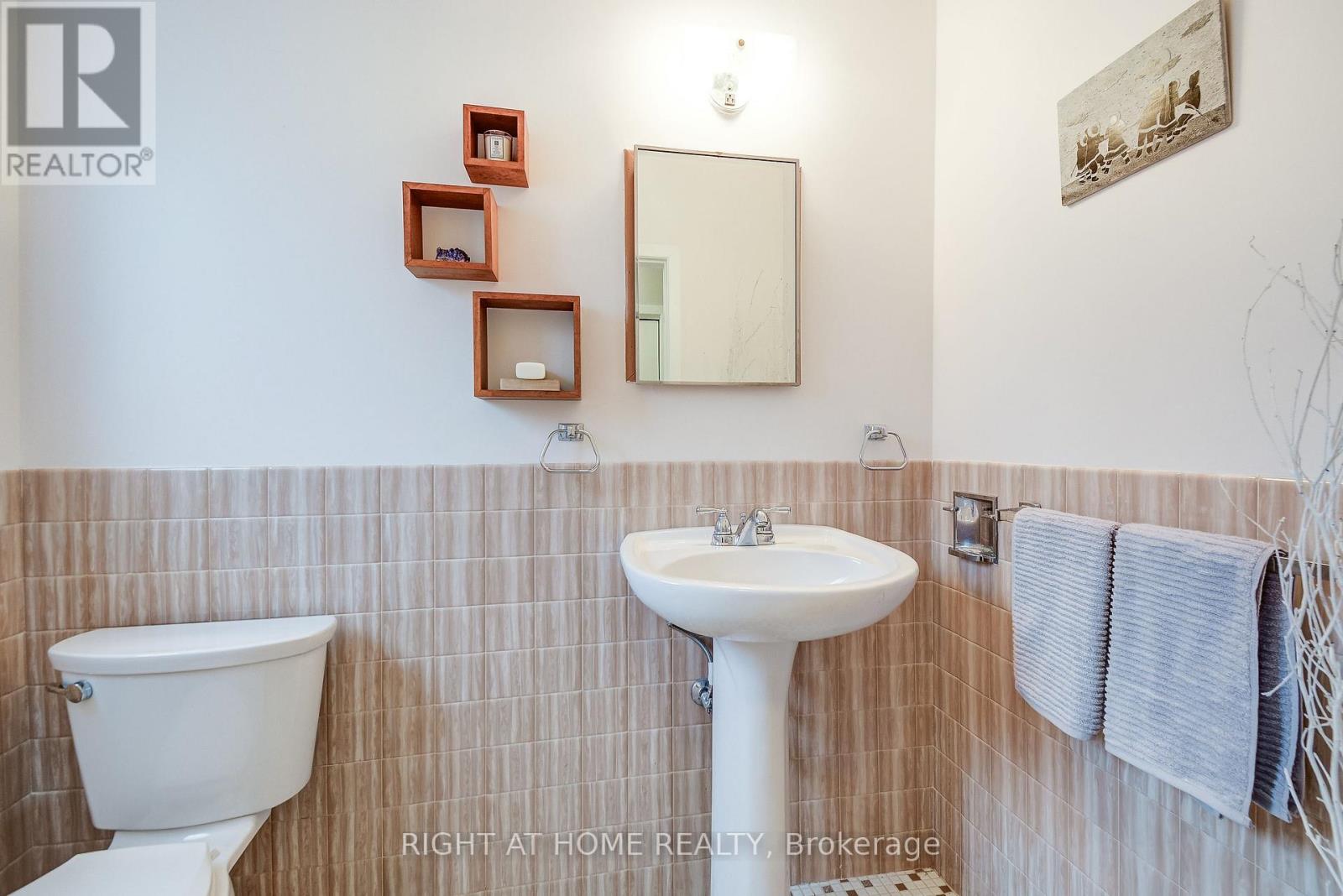 575 Eversley Drive, Mississauga, Ontario  L5A 2E1 - Photo 21 - W12924606