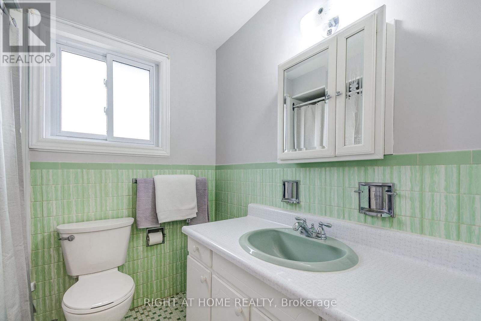 575 Eversley Drive, Mississauga, Ontario  L5A 2E1 - Photo 25 - W12924606