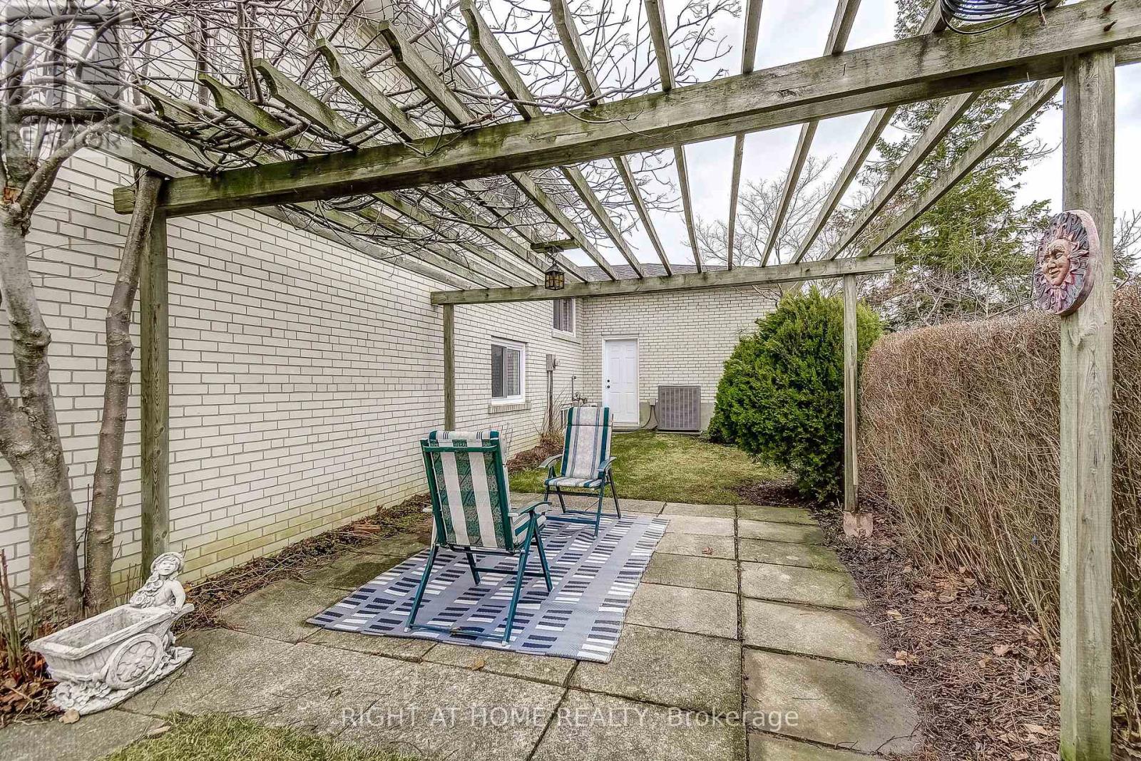 575 Eversley Drive, Mississauga, Ontario  L5A 2E1 - Photo 30 - W12924606