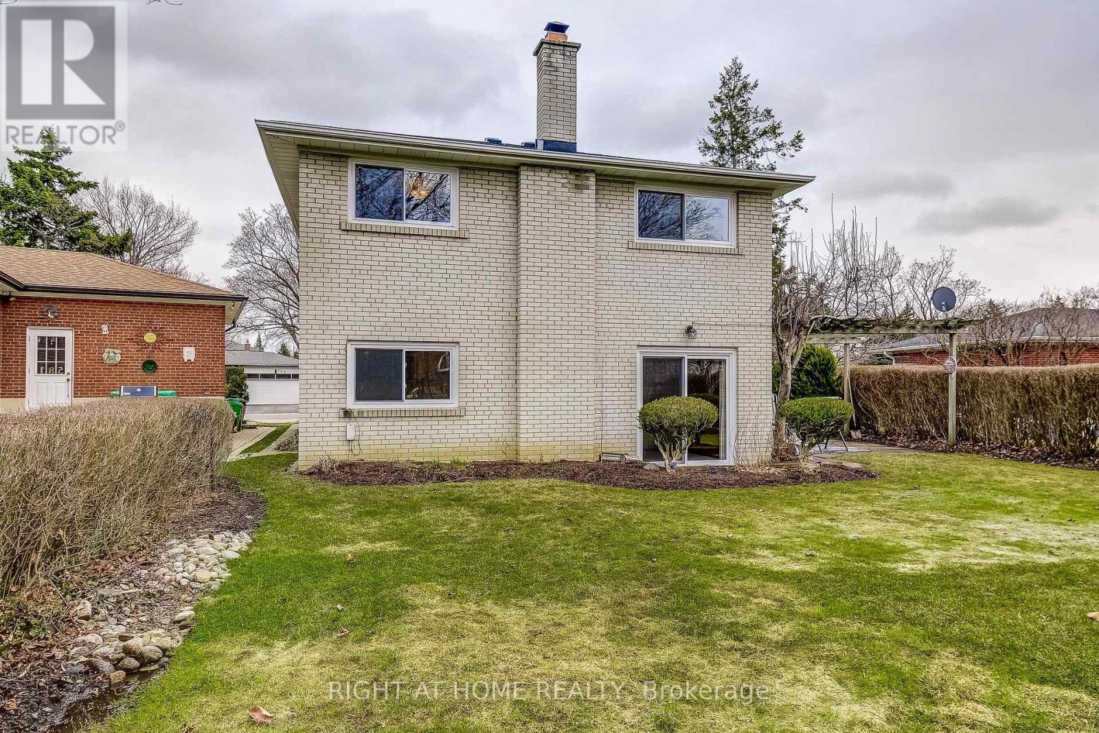 575 Eversley Drive, Mississauga, Ontario  L5A 2E1 - Photo 32 - W12924606