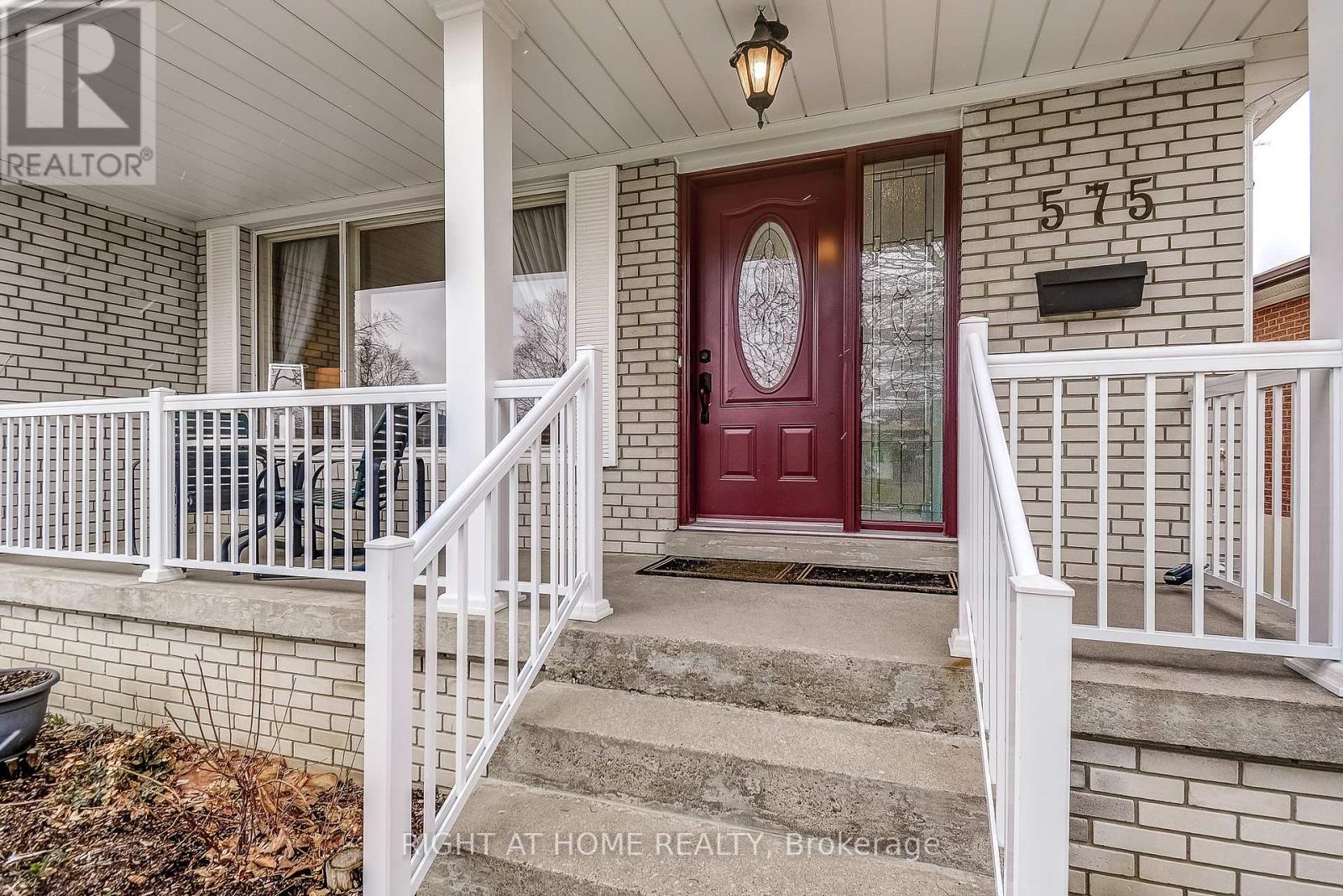 575 Eversley Drive, Mississauga, Ontario  L5A 2E1 - Photo 3 - W12924606