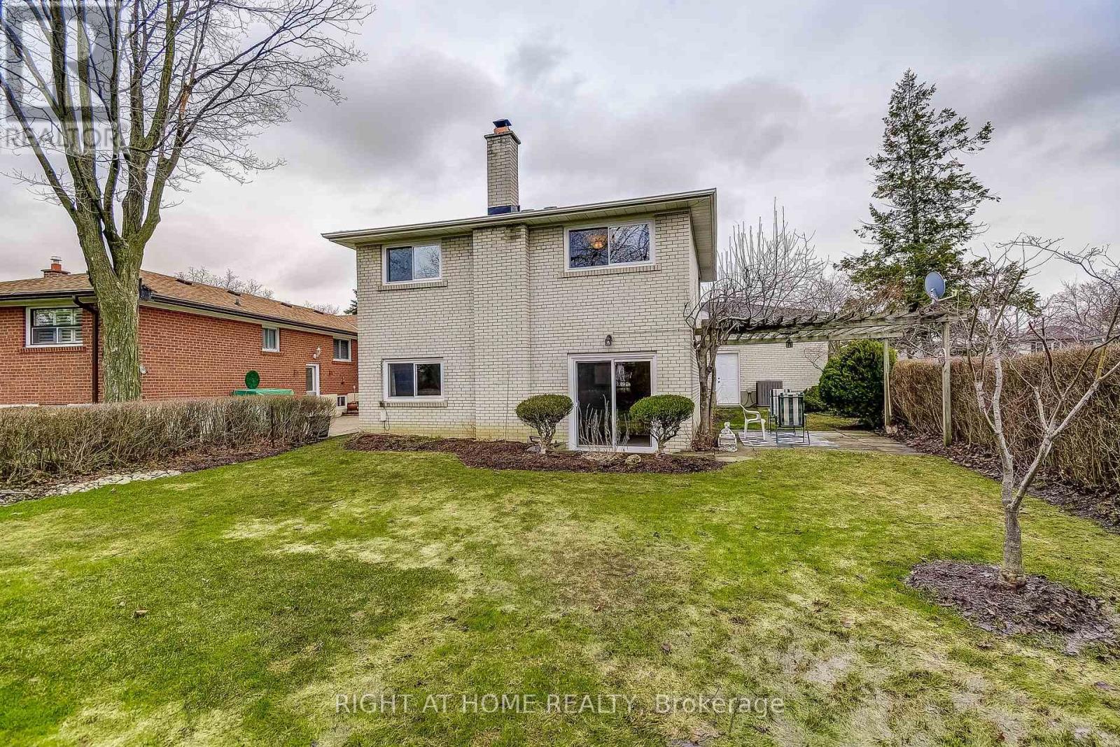 575 Eversley Drive, Mississauga, Ontario  L5A 2E1 - Photo 34 - W12924606