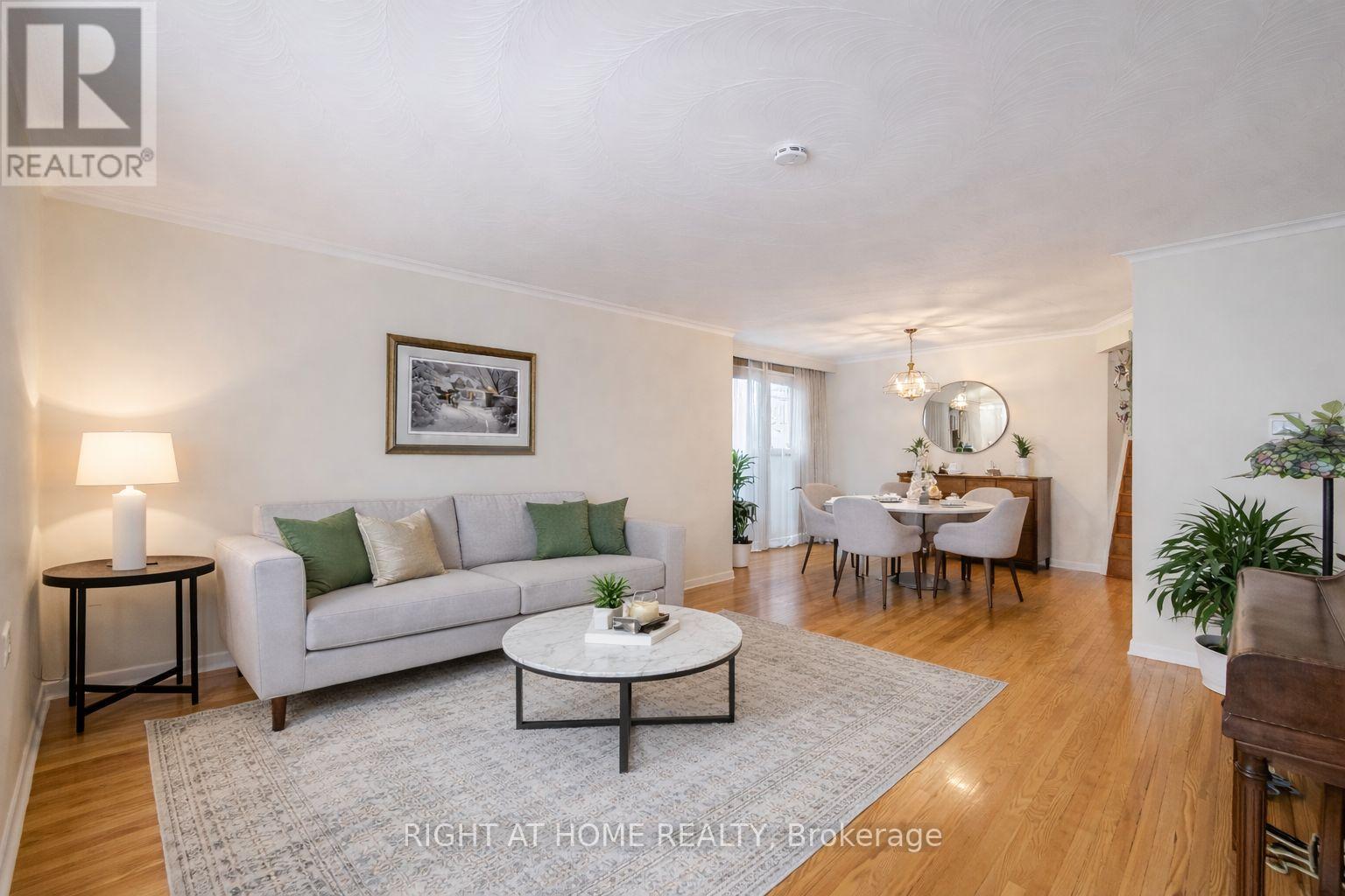 575 Eversley Drive, Mississauga, Ontario  L5A 2E1 - Photo 4 - W12924606