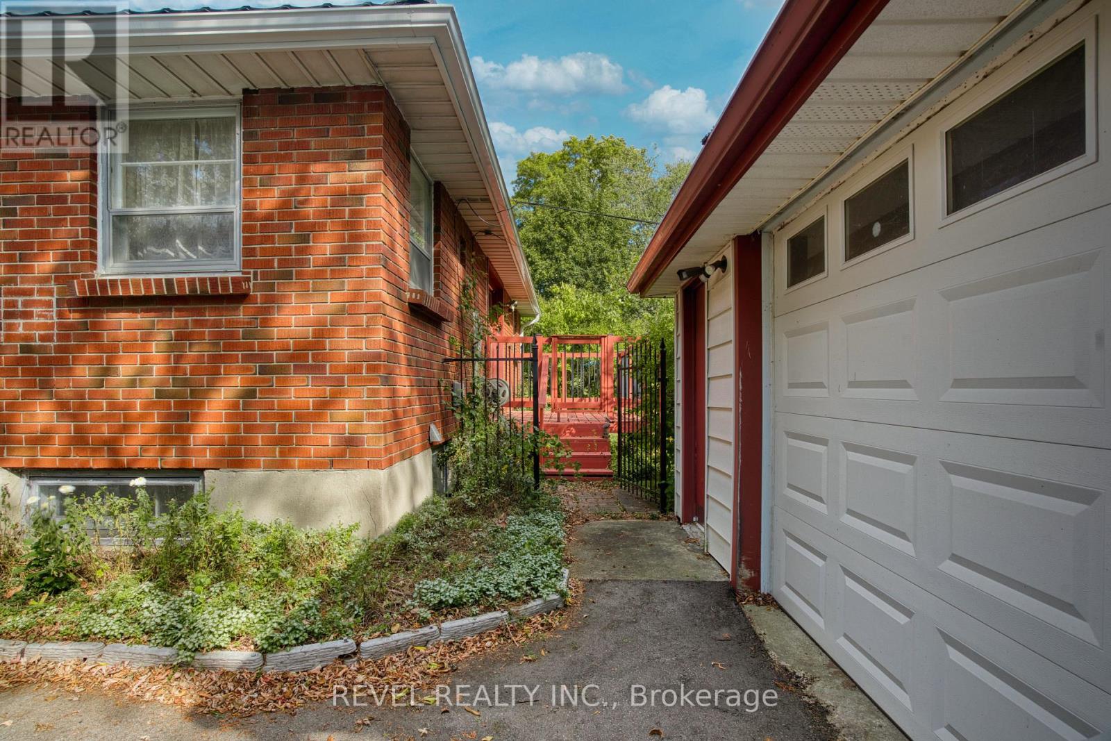 143 Oakside Street, London East, Ontario  N5Y 1E8 - Photo 4 - X12954530