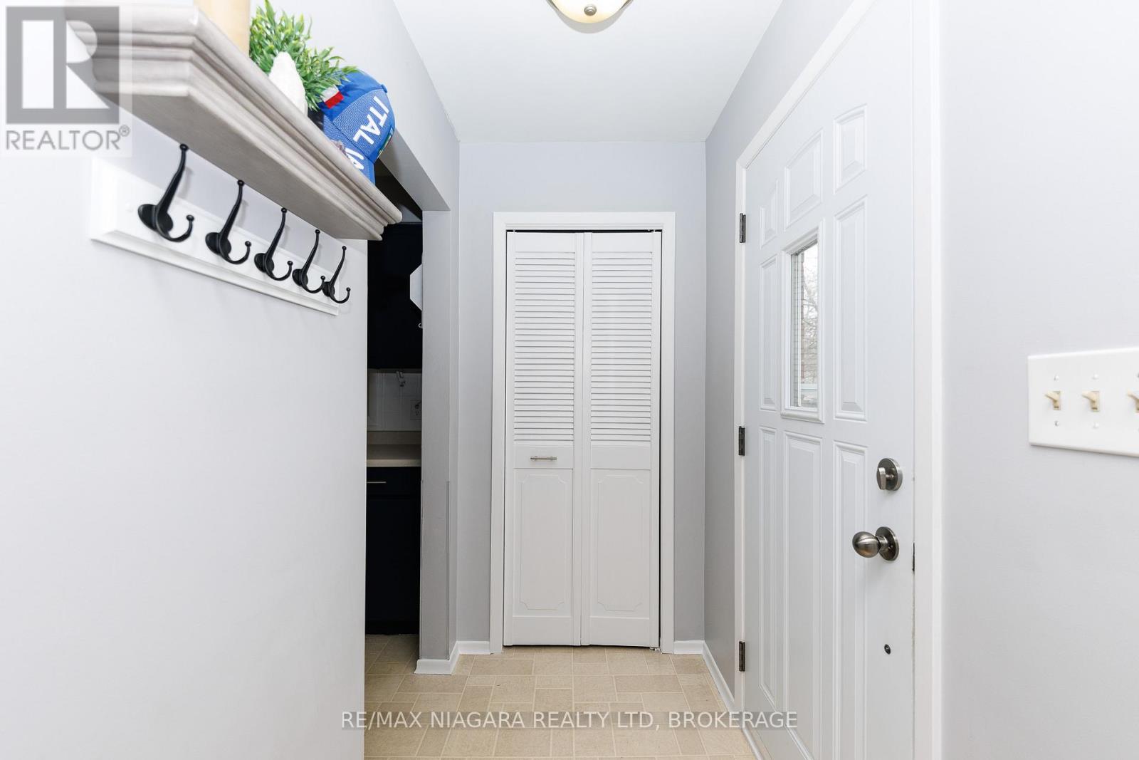 5915 Frontenac Street N, Niagara Falls, Ontario  L2G 3B1 - Photo 2 - X12954518