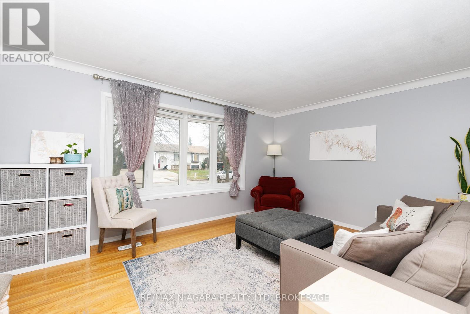 5915 Frontenac Street N, Niagara Falls, Ontario  L2G 3B1 - Photo 3 - X12954518