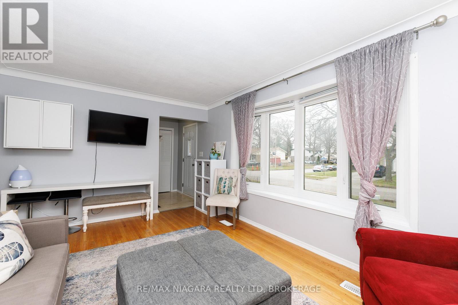 5915 Frontenac Street N, Niagara Falls, Ontario  L2G 3B1 - Photo 4 - X12954518