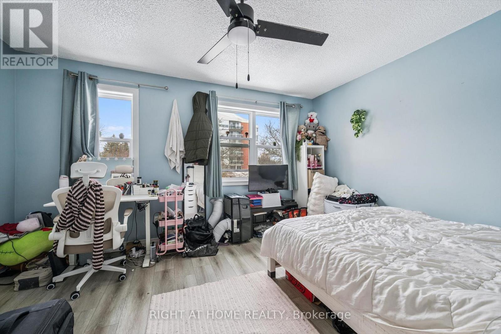 1070 Queens Avenue, Oakville, Ontario  L6H 2B5 - Photo 21 - W12819846