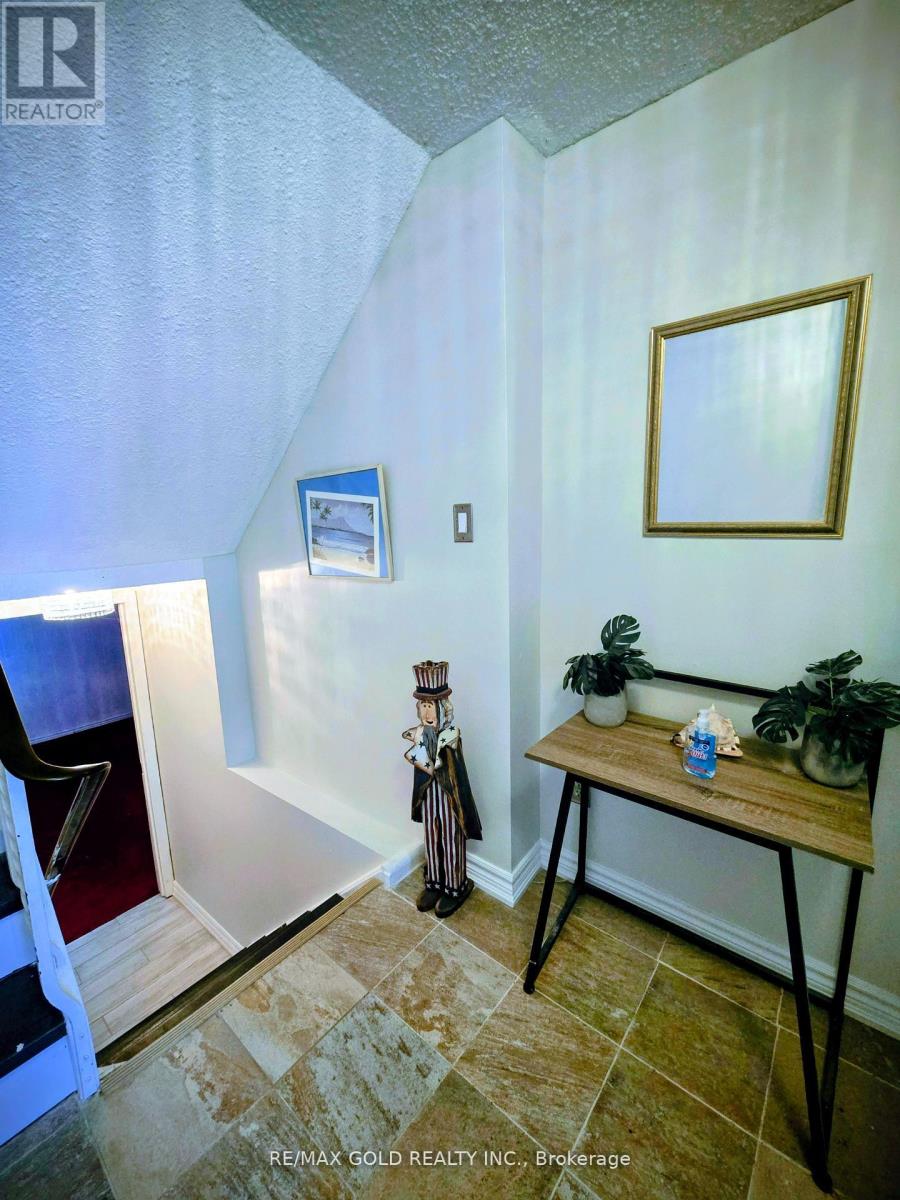 26 - 7707 Darcel Avenue, Mississauga, Ontario  L4T 3W9 - Photo 3 - W12953368