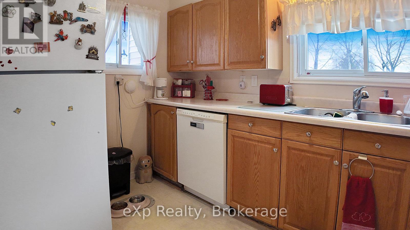 9 Dove Road, Brockton, Ontario  N0G 2V0 - Photo 7 - X12954524