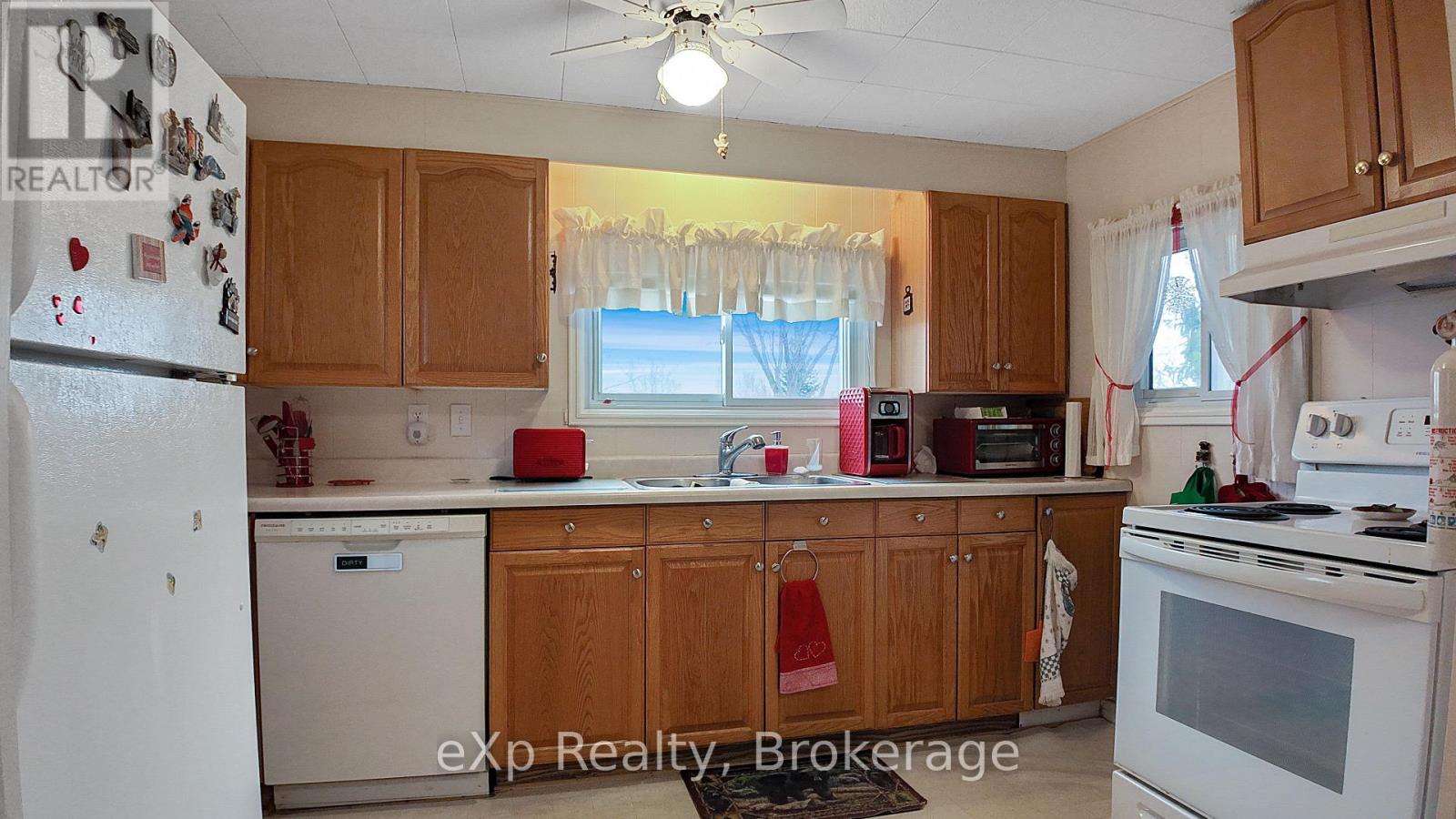 9 Dove Road, Brockton, Ontario  N0G 2V0 - Photo 8 - X12954524